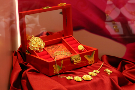 2014百泰首飾大型產(chǎn)品推介會(huì)璀璨綻放，聚焦黃金潛力與未來趨勢(shì)